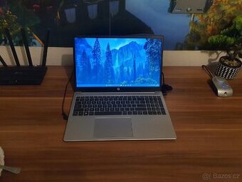 Měsíc starý notebook HP Ryzen 5