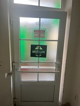 Vchodové dveře - plastové s podsvětlíkem