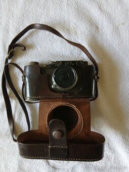 Prodám analogový fotoaparát Leica .