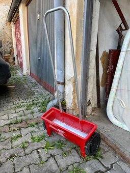 Posypový vozík Hecht