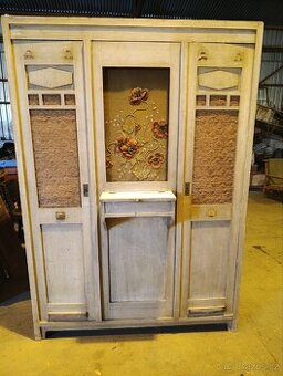 Velká šatní skříň