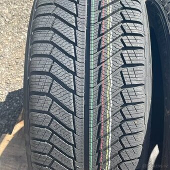 Nove Zimni pneu 225/40 R18 92V XL PointS