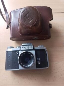 Historický fotoaparát praktica fx2