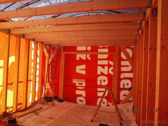 Dřevěná konstrukce chaty nebo domu