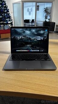 Macbook pro 13" 2020 se čtyřmi porty Thunderbolt 3