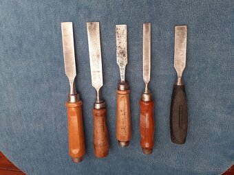 Prodám 5 dlát, jedno je značené