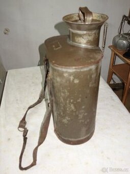 Plechové vědro vojenské ?, konvice na mléko na záda č.1