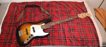 Baskytara Squier Jazz Bass