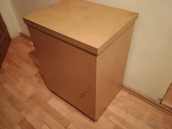 Skříně se šicím strojem