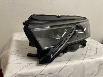 Octavia 4 lift světlo