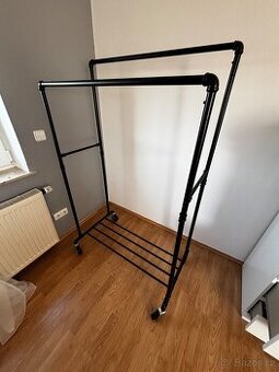 Stojan na oblečení