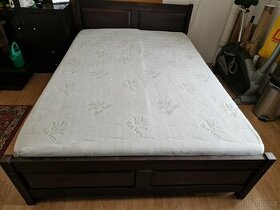 Drevena bukova postel 140x200 Drewmax vcetne rostu a matrace