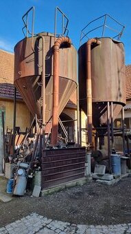 Silo na obilí nebo cement