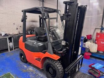 Vysokozdvižný vozík diesel TOYOTA 2,5t po GO REPASI