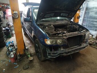 X5 e53 4.4i díly