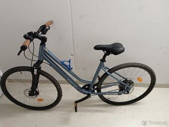 Trekingové kolo Decathlon Riverside 500 – nízký rám, tmavě m