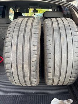 235/40R19