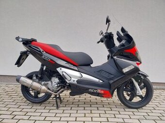 Aprilia sr max 300