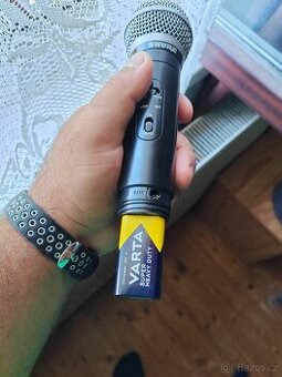 Sháním použitý bezdrátovy mikrofon SHURE
