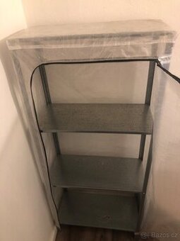 Regál kovový s krytem