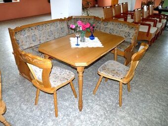 jídelní kout: rozkládací stůl+ 2 židle+ rohová lavice