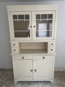 Stará kuchyňská kredenc