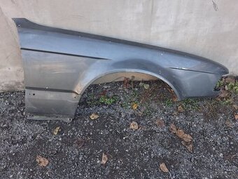 BMW 7 e32 pr. blatník