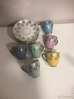 sada 6 hrnečků a talířků