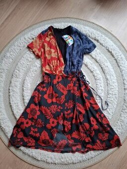 Zavinovací šaty Desigual