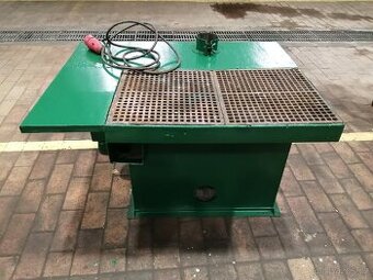 Svářecí / svařovací stůl s odtahem