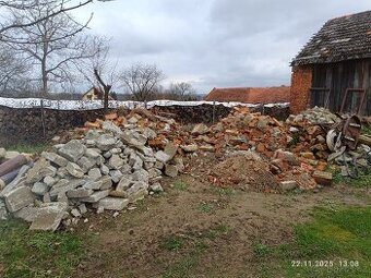 Stavební suť, beton, hlína