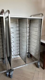 Nerezový přepravní vozík na gastro tacky na kolečkách