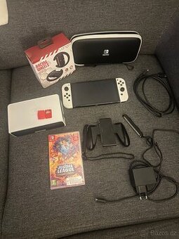 Nintendo switch OLED (top stav) + hra + příslušenství