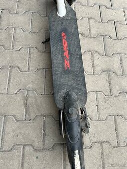 Prodám elektrokolobežku na díly apriilia esrz