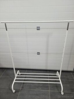 Daruji IKEA šatní stojan RIGGA