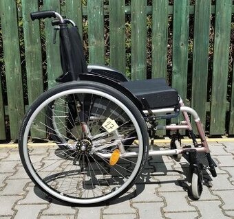 027-Mechanický invalidní vozík