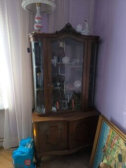 Starožitna drevěná prosklená Komoda-Sklenik