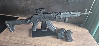 AKM MOE + Zhukov ve full upgradu na 2,5J