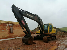 Pásový bagr Volvo EC 210