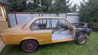 BMW e21 karoserie na kolech