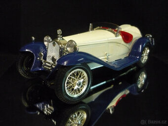 Alfa Romeo 2300 Spider 1932 bílomodrá Bburago 1/18