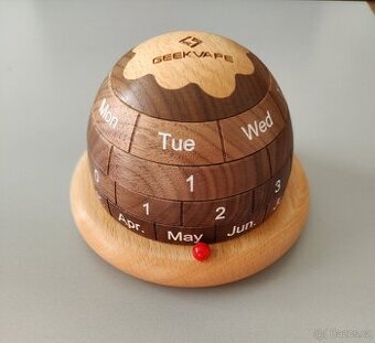 Dřevěný věčný kalendář