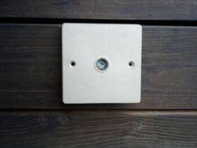 Koncová anténní zásuvka