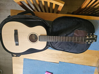 Nová celomasivní cestovní akustická kytara FURCH Little Jane