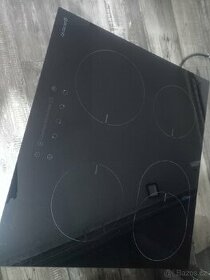 Indukční deska Guzzanti - fungují 3 ze 4 plotýnek