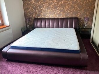 Prodám luxusní italskou koženou postel