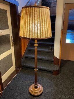 Stojací lampa