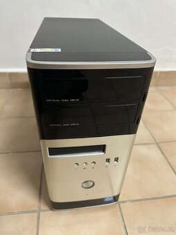 Starší PC na internet včetně LCD, klávesnice a myši