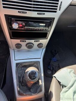Opel Astra GTC 2.0T (Horší stav karoserie)