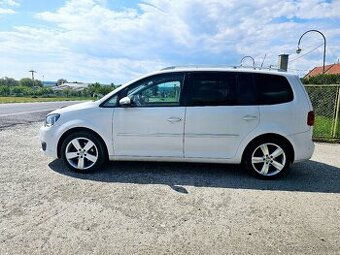 Volkswagen Touran 1,4tsi Highline model 2011